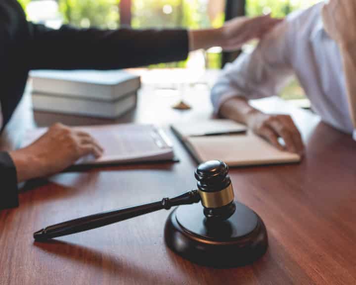professional lawyer discussing legal options and solutions with a client in Dallas